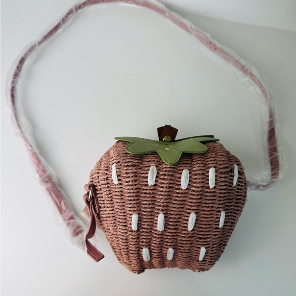 LC Lauren Conrad Strawberry Wicker Crossbody Purse - Picture 4 of 9